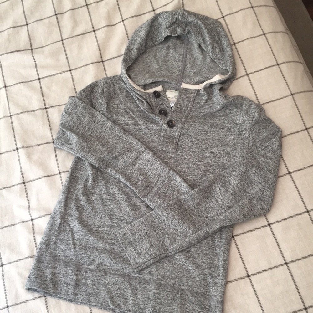 Boys. Heather gray pullover with hood.
